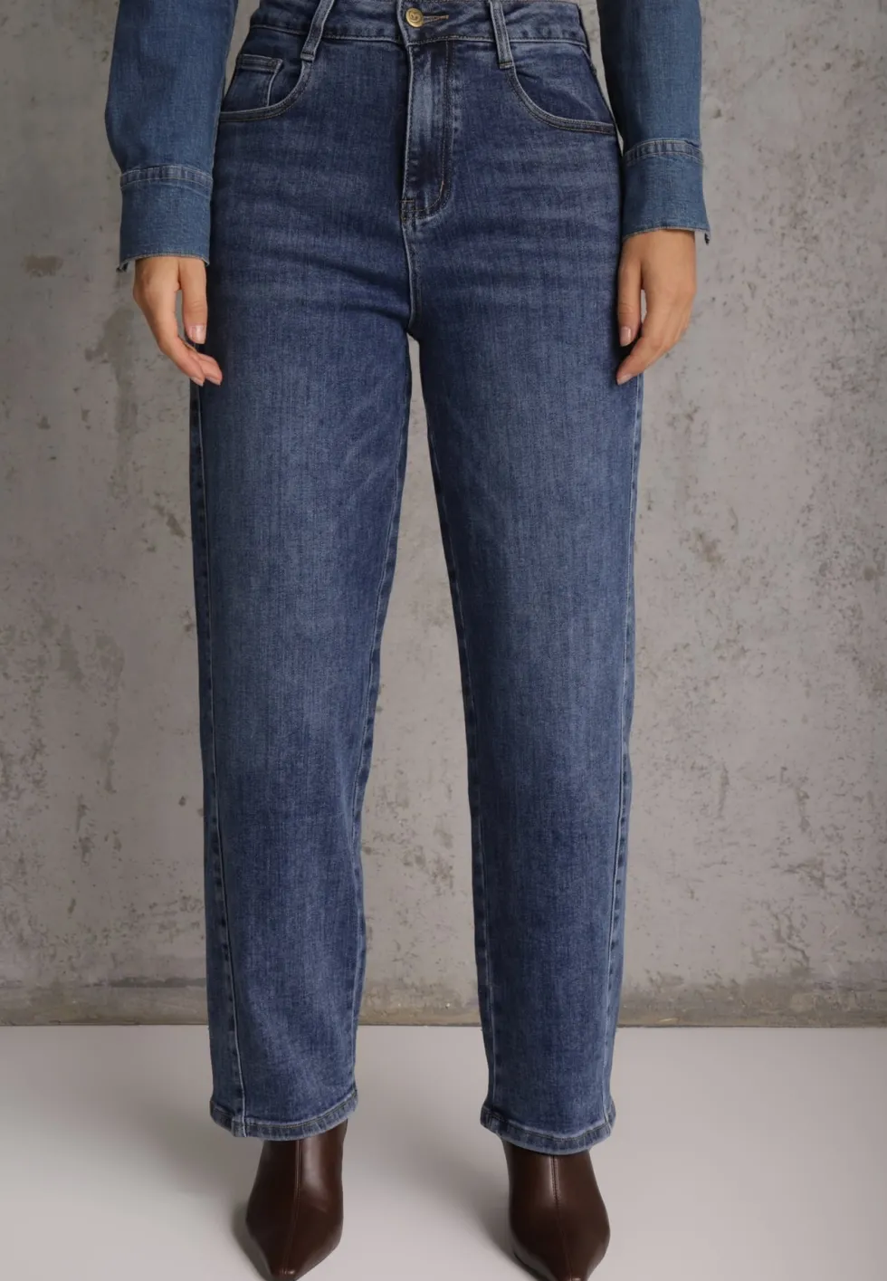 Niebieskie Jeansy Slouchy High Waist z Dużą Zawartością Bawełny i Geometrycznymi Kieszeniami Keney