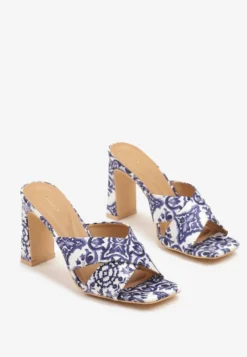 Niebieskie Klapki Vices w Print w Stylu Boho na Słupku Eratharia