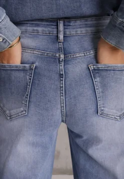 Niebieskie Klasyczne Jeansy Mom Fit High Waist z Bawełny Uhrlith