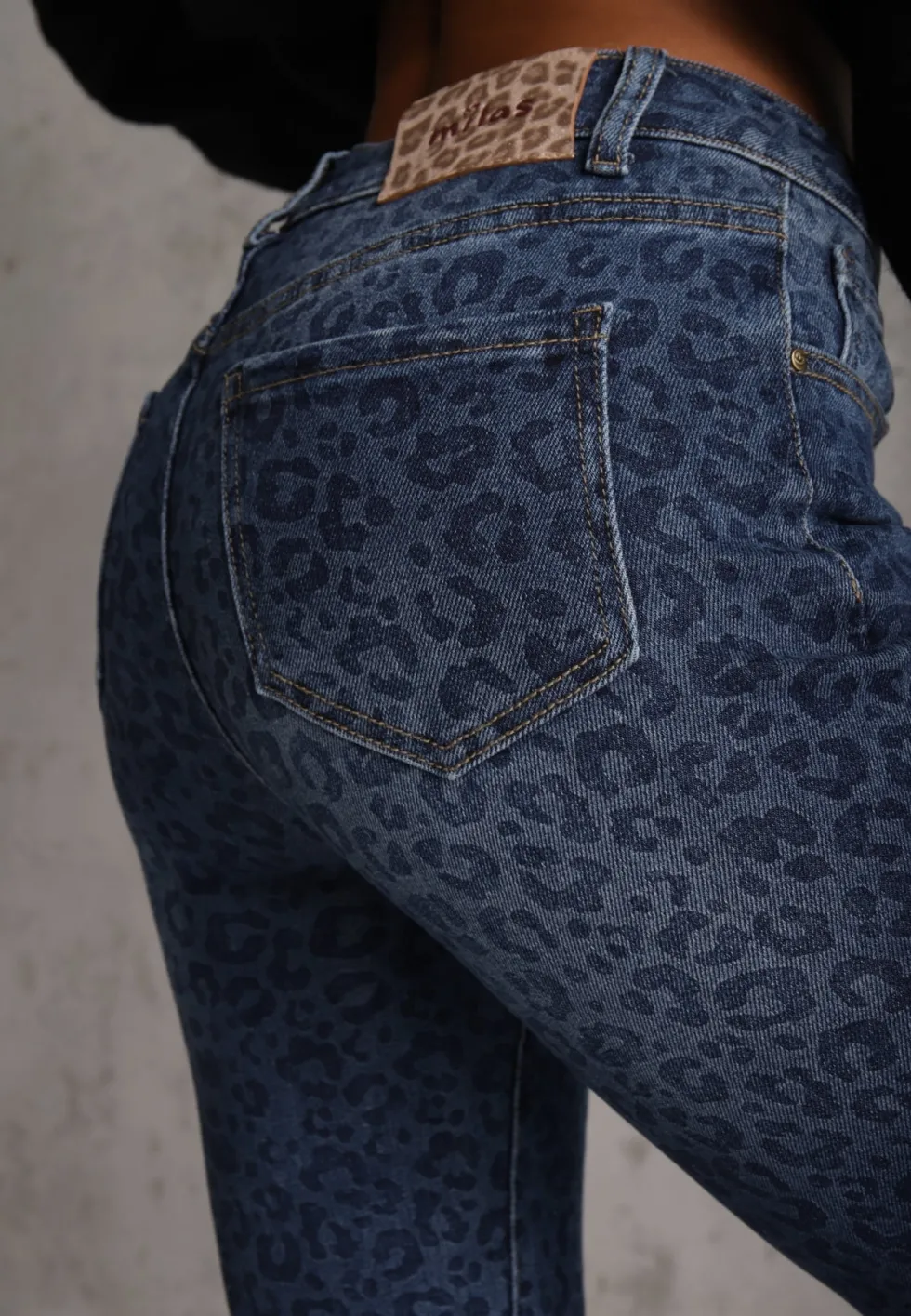 Niebieskie Panterkowe Jeansy Flare High Waist z Bawełną Kanyla