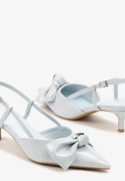 Niebieskie Sandały Lakierowane Vices na Kaczuszce Typu Slingback z Kokardą Kovenna