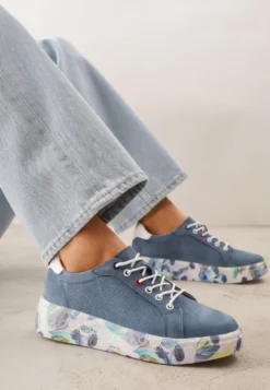 Niebieskie Skórzane Sneakersy na Plaformie w Pióra z Perforacją Tidessa