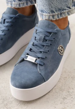Niebieskie Skórzane Sneakersy na Platformie z Ozdobną Aplikacją z Boku Nesophia
