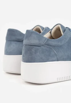 Niebieskie Skórzane Sneakersy na Platformie z Ozdobną Aplikacją z Boku Nesophia