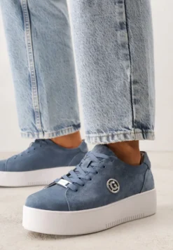 Niebieskie Skórzane Sneakersy na Platformie z Ozdobną Aplikacją z Boku Nesophia