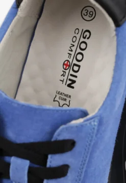 Niebieskie Sneakersy na Platformie z Naturalnego Zamszu z Geometrycznym Wzorem i Napisem Latalissa
