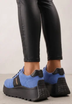 Niebieskie Sneakersy na Platformie z Naturalnego Zamszu z Geometrycznym Wzorem i Napisem Latalissa