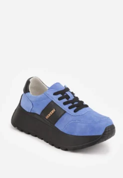 Niebieskie Sneakersy na Platformie z Naturalnego Zamszu z Geometrycznym Wzorem i Napisem Latalissa