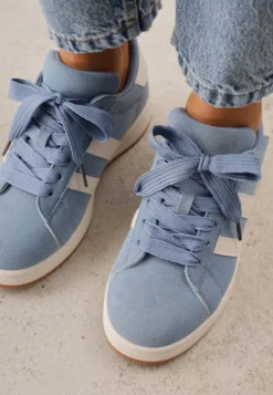 Niebieskie Sneakersy Ozdobione Paskami Dolirenna