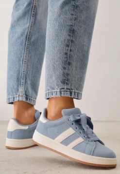 Niebieskie Sneakersy Ozdobione Paskami Dolirenna