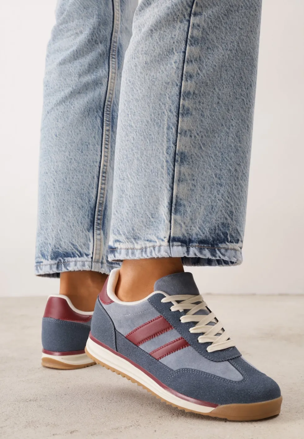 Niebieskie Sneakersy w Stylu Retro z Panelami z Imitacji Zamszu i Przeszyciami na Cholewce Scarfia