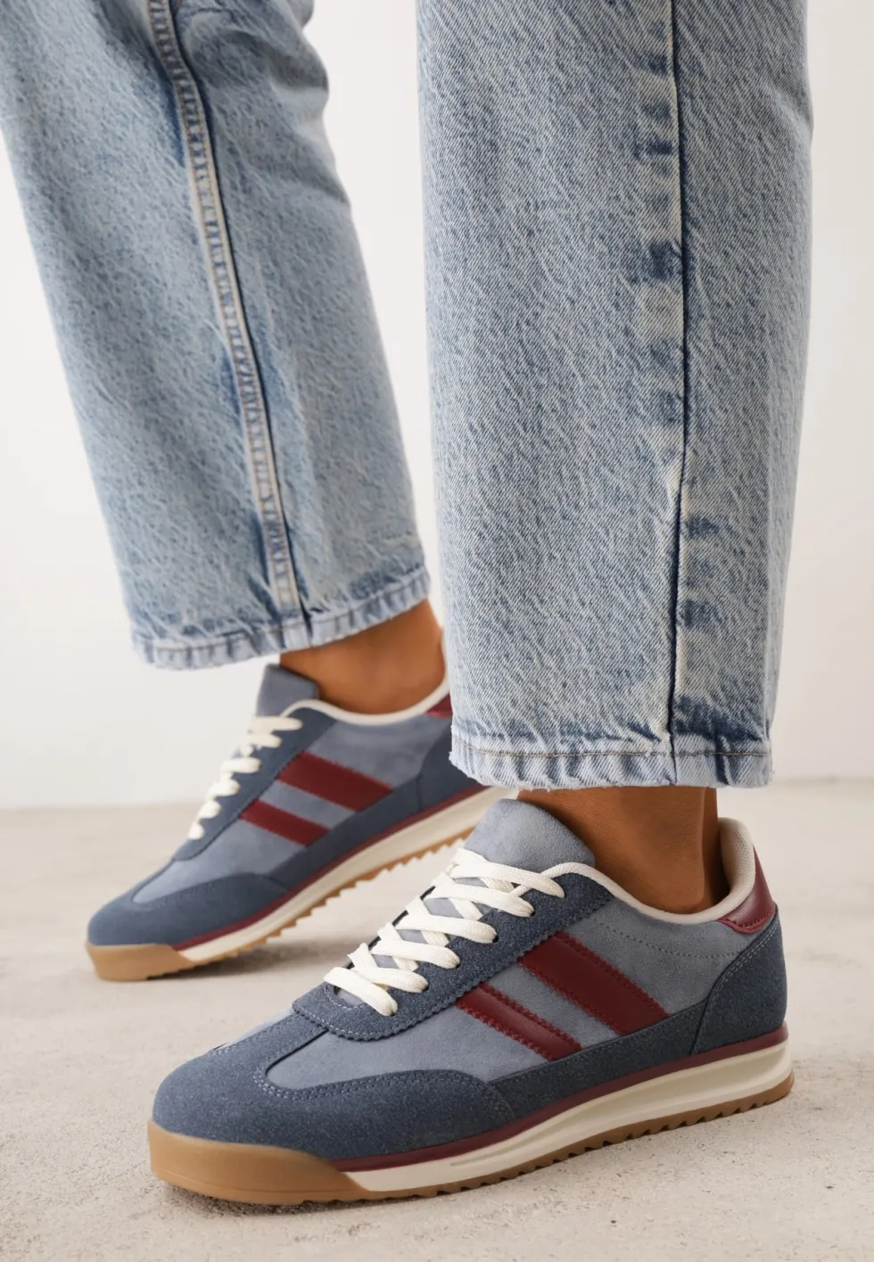 Niebieskie Sneakersy w Stylu Retro z Panelami z Imitacji Zamszu i Przeszyciami na Cholewce Scarfia