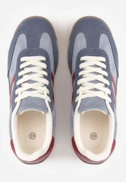 Niebieskie Sneakersy w Stylu Retro z Panelami z Imitacji Zamszu i Przeszyciami na Cholewce Scarfia