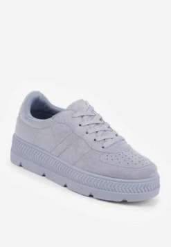 Niebieskie Sneakersy z Perforacją na Żłobionej Podeszwie Riparian Rights