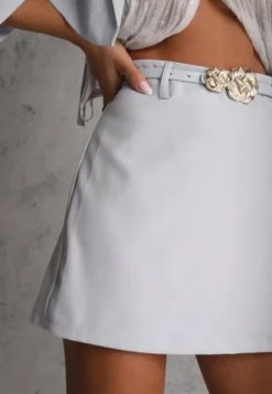 Niebieskie Spódnico-Szorty High Waist Ozdobione Metaliczną Aplikacją i Paskiem Retness