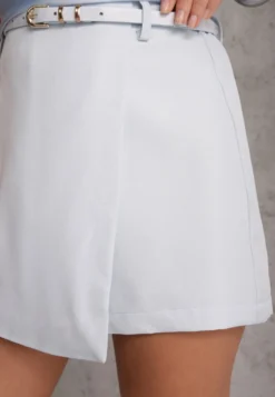 Niebieskie Spódnico-Szorty w Eleganckim Stylu z Wąskim Paskiem z Klamrą Ynislia