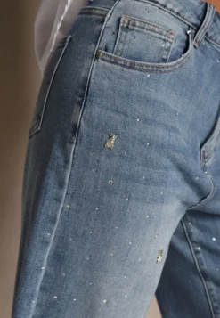 Niebieskie Szerokie Jeansy High Waist z Cyrkoniowymi Aplikacjami Sireilure
