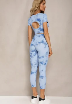 Niebieski Komplet Sportowy z Printem Tie-Dye z Koszulką Cropped i Legginsami Davenia