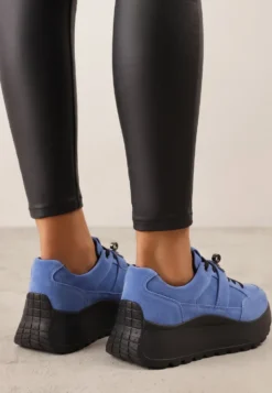 Niebiesko-Czarne Sneakersy ze Skóry Naturalnej na Platformie Zdobione Metalowym Zapięciem Jeannine