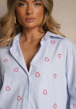 Niebiesko-Czerwona Koszula Oversize w Prążki Zdobiona Haftem w Serca Nitavela