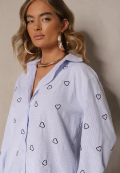 Niebiesko-Granatowa Koszula Oversize w Prążki Zdobiona Haftem w Serca Nitavela