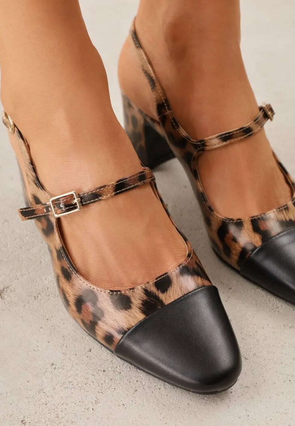 Panterkowe Sandały na Słupku Slingback Ozdobione Paskiem Divolia