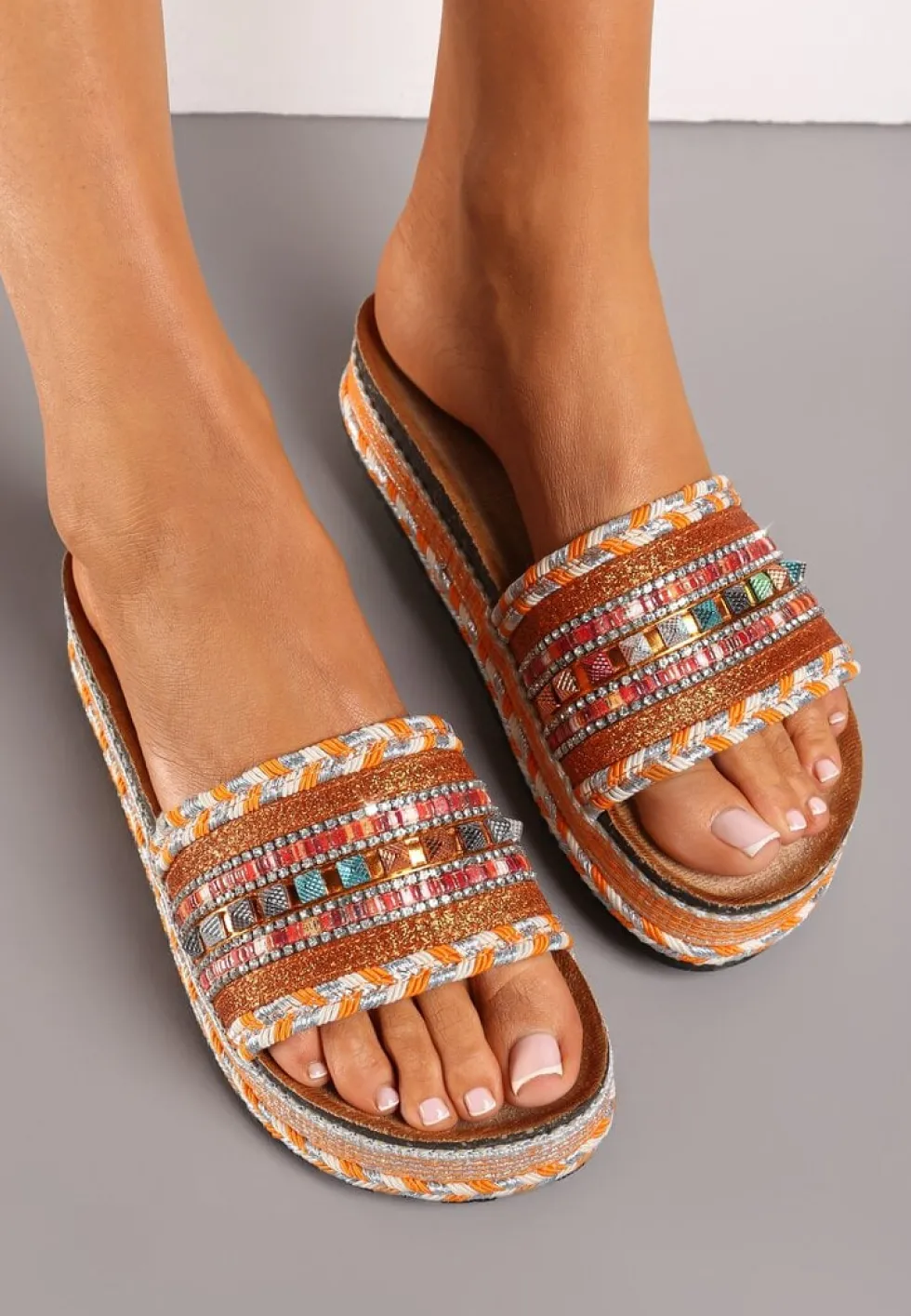 Pomarańczowe Klapki Boho na Platformie z Plecionką i Szerokim Paskiem z Koralikami Gitasta