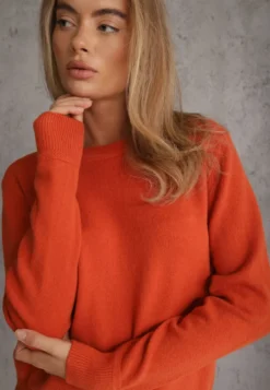 Pomarańczowy Casualowy Sweter o Klasycznym Fasonie z Okrągłym Dekoltem Pilare