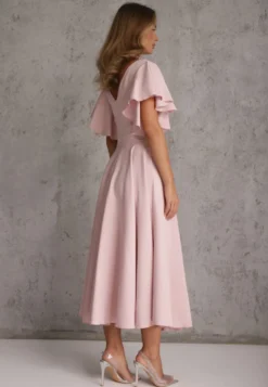 Różowa Elegancka Sukienka Rozkloszowana Zdobiona Falbanami na Ramionach Nessaza