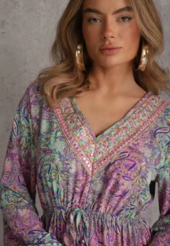 Różowa Sukienka z Dekoltem w V o Rozkloszowanym Fasonie w Print Paisley Akka