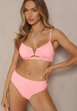 Różowe Bikini Majtki Figi i Biustonosz Ozdobiony Metaliczną Aplikacją Kinniela