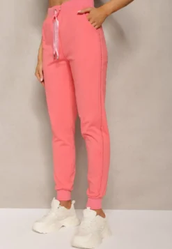 Różowe Dresowe Spodnie High Waist z Błyszczącym Sznurkiem w Pasie Darciasa