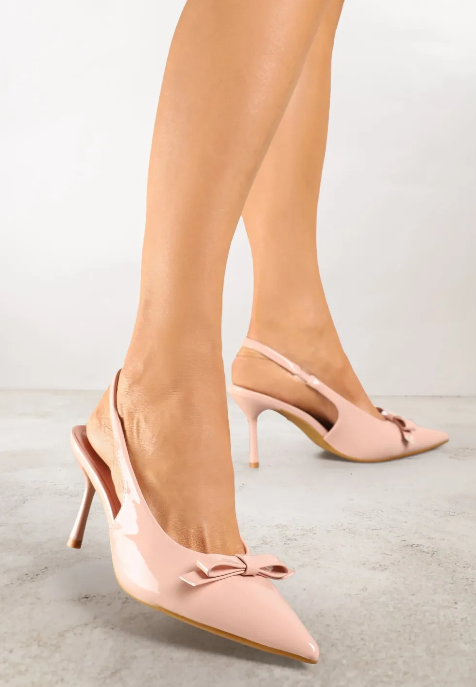 Różowe Lakierowane Sandały Szpilki Vices Typu Slingback z Kokardą Dorozia