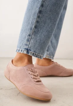 Różowe Minimalistyczne Sneakersy Zamszowe ze Skórzaną Wkładką i Perforacją Zaehlisa