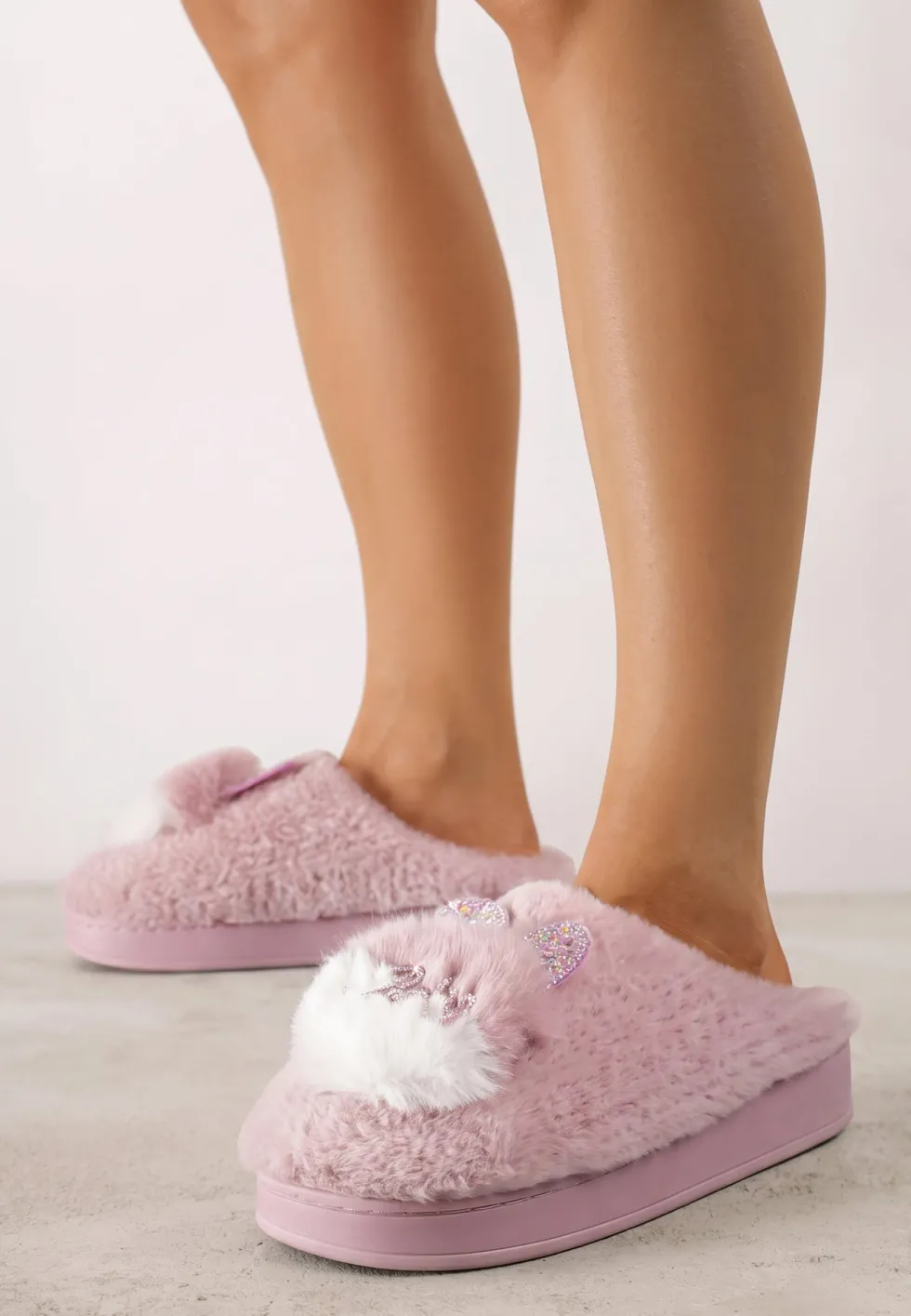 Różowe Płaskie Kapcie z Aplikacją 3D w Kształcie Króliczka Munere