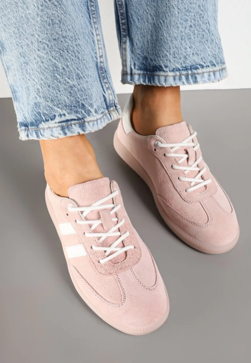 Różowe Płaskie Sneakersy ze Skóry Naturalnej z Ozdobnymi Paskami Nelarielis