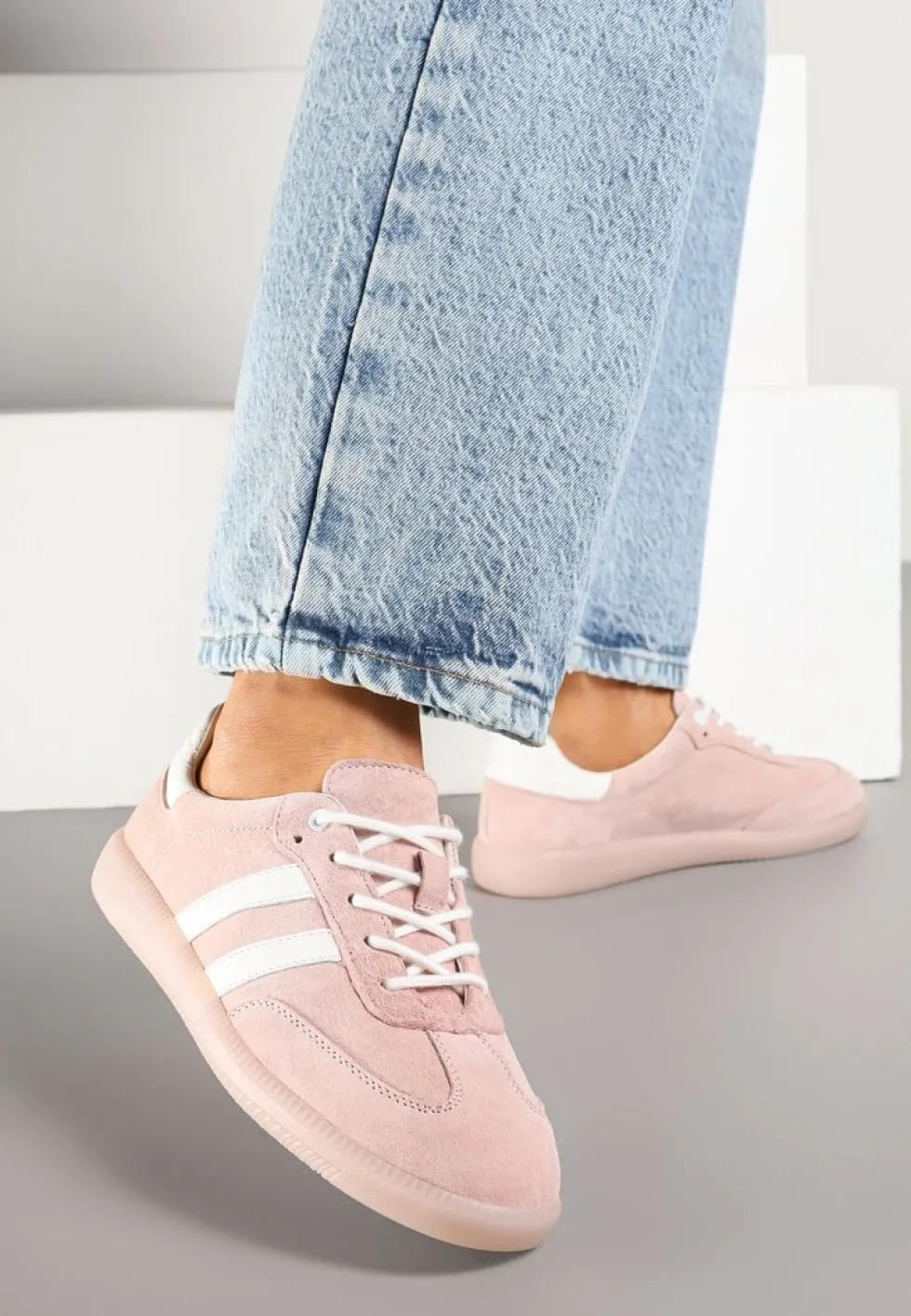 Różowe Płaskie Sneakersy ze Skóry Naturalnej z Ozdobnymi Paskami Nelarielis