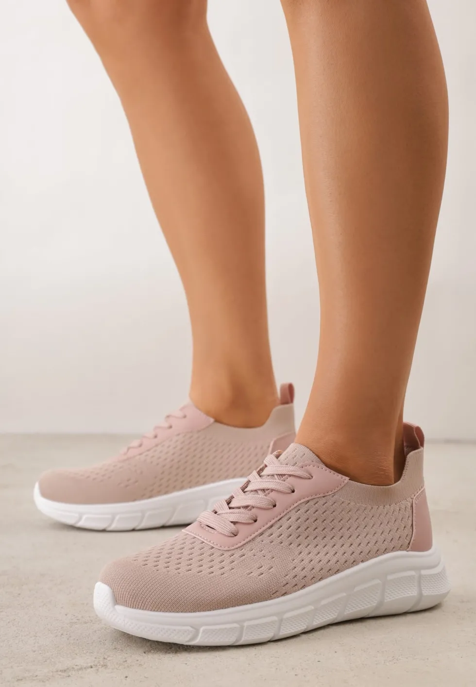 Różowe Siateczkowe Buty Sportowe na Piankowej Podeszwie z Tłoczeniami Nisitia