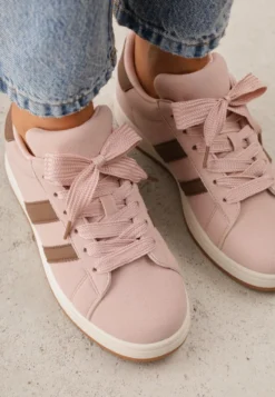 Różowe Sneakersy Ozdobione Paskami Dolirenna
