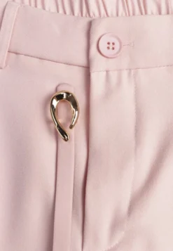 Różowe Szorty High Waist w Eleganckim Stylu z Cienkim Paskiem ze Sprzączką Rissarie