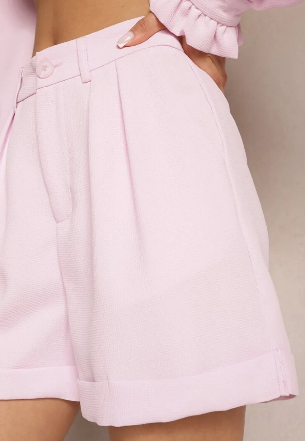 Różowe Szorty z Podwijanymi Nogawkami High Waist z Guzikiem Nyxa