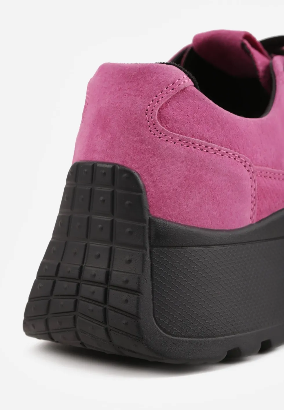 Różowo-Czarne Sneakersy ze Skóry Naturalnej na Platformie Zdobione Metalowym Zapięciem Jeannine