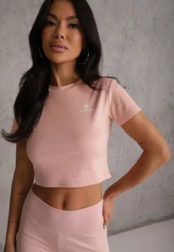 Różowy Basicowy T-shirt w Stylu Cropped z Subtelnym Nadrukiem Loraera