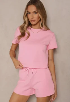 Różowy Bawełniany T-shirt o Fasonie Cropped Galionela