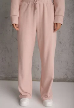 Różowy Komplet Dresowy Spodnie Wide Leg i Bluza z Kapturem i Aplikacjami Nailena