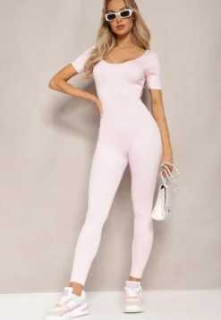 Różowy Prążkowany Kombinezon Bodycon z Długimi Nogawkami i Krótkimi Rękawami Vittone