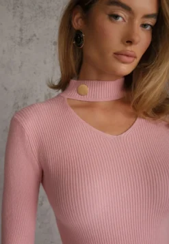 Różowy Sweter w Typie Półgolfu z Prążkowaniem Ozdobiony Wycięciem na Dekolcie Palgunia