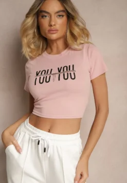 Różowy T-shirt z Bawełny Ozdobiony Łańcuchem i Napisem Olithel