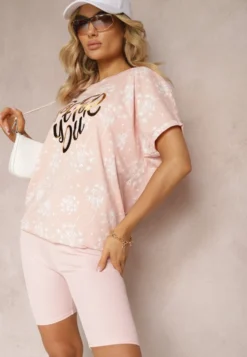 Różowy T-shirt z Bawełny Typu Nietoperz z Ozdobnym Nadrukiem i Cyrkoniami Siratta