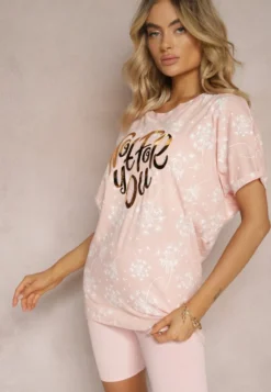 Różowy T-shirt z Bawełny Typu Nietoperz z Ozdobnym Nadrukiem i Cyrkoniami Siratta